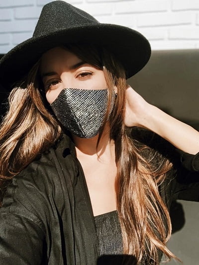 Los mejores looks con mascarilla, muchas ideas para inspirarte